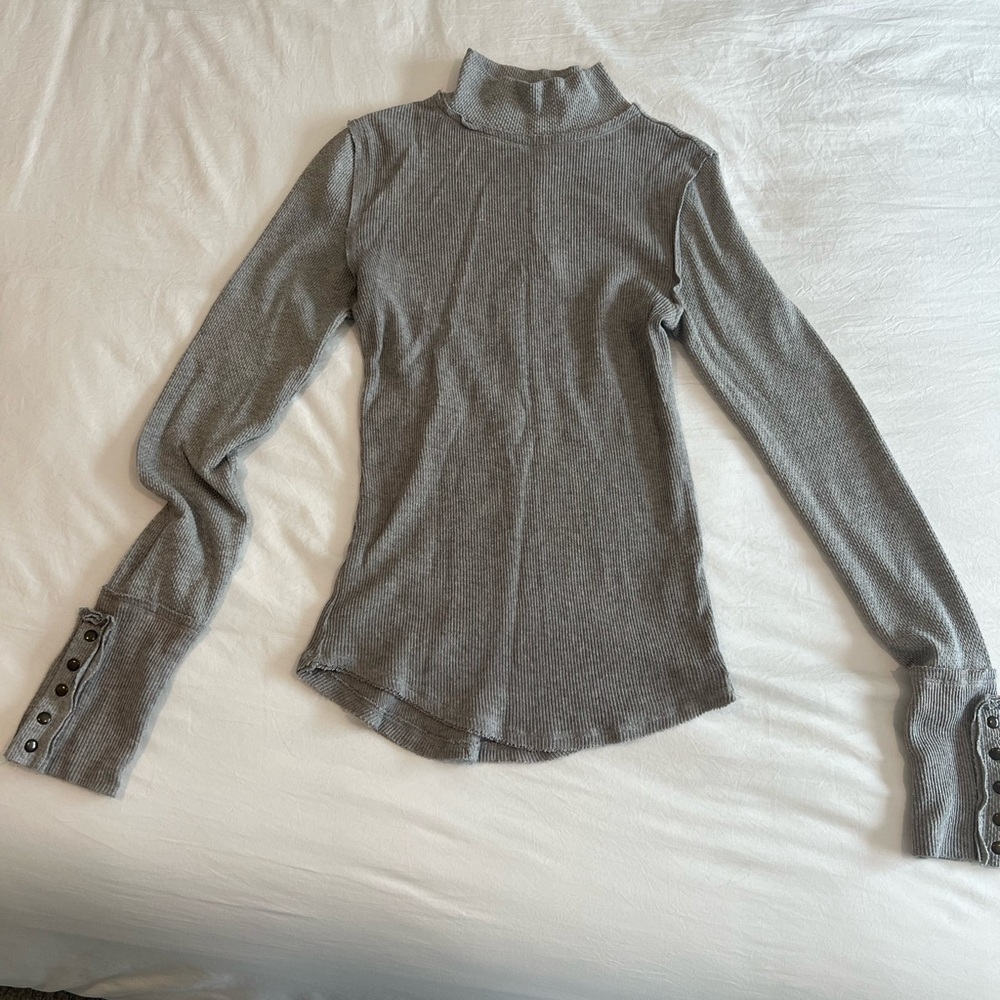We The Free Gray Mock neck Top Fitted Cuffed Sleeves